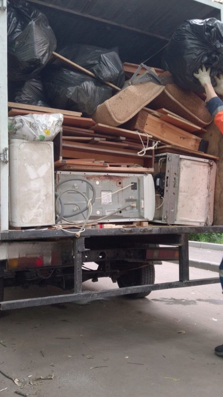 Погрузка мешка в кузов Газели