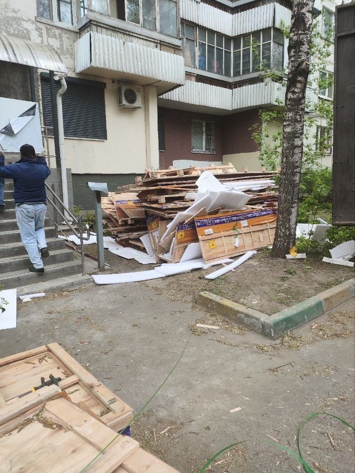 Уборка двора после ремонта