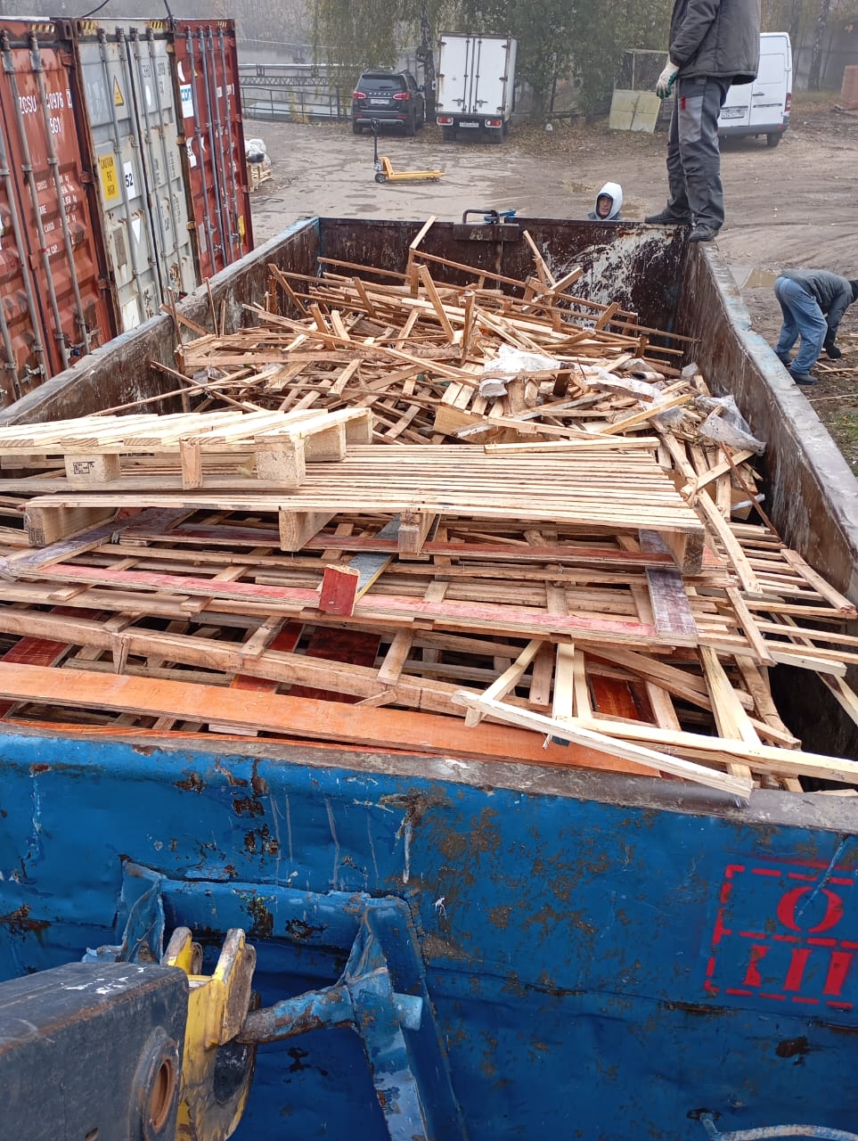 20-кубовый контейнер с поддонами